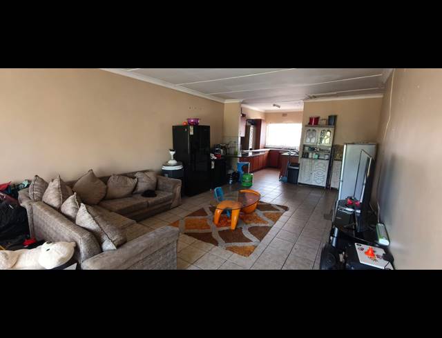 3 BEDROOM APARTMENT FOR SALE IN RUSTENBURG CENTRAL